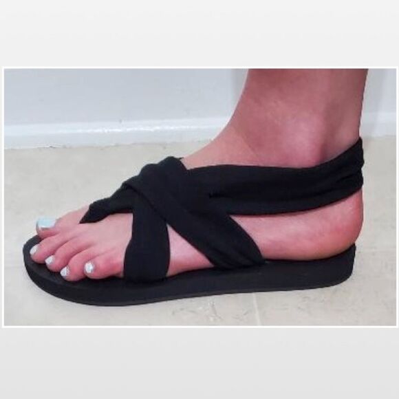 New Falls Creek Sandals Womens Size 7 Black Cloth Strappy Flat Shoes NWT - Picture 3 of 15